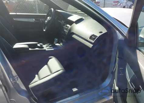 2009 Mercedes-Benz C 300 Luxury 4Matic/Sport 4Matic из США, поврежденный, VIN WDDGF81X49R068498